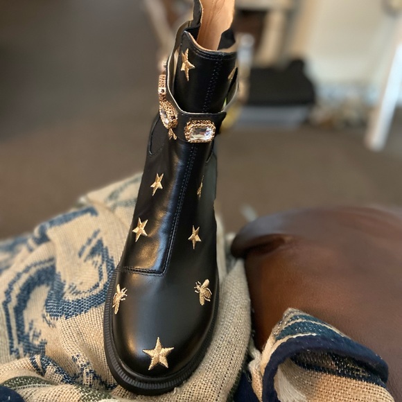 Embroidered leather ankle boot with one belt - Picture 9 of 15